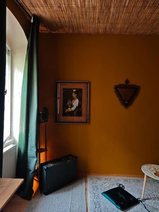 Sahara Studio With Shared Bathroom In City Centre Bratislava Dış mekan fotoğraf